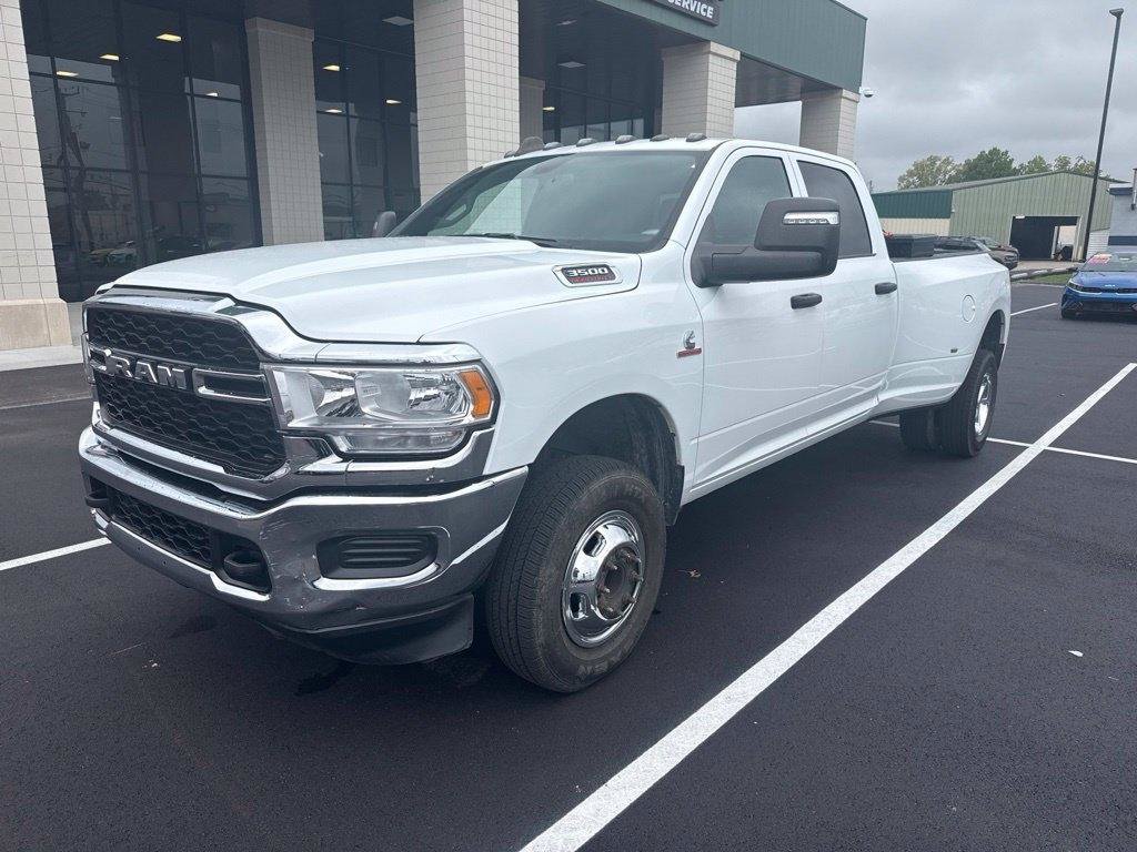 Used 2024 RAM 3500 Tradesman w/ Chrome Appearance Group AWD/4WD image 3