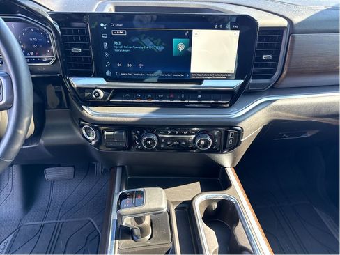 Used 2024 Chevrolet Silverado 1500 High Country image 19