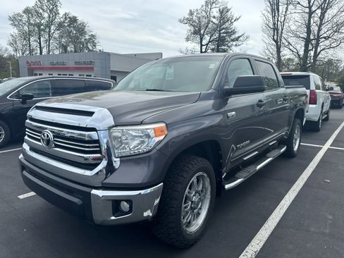 Used 2017 Toyota Tundra SR5 image 1