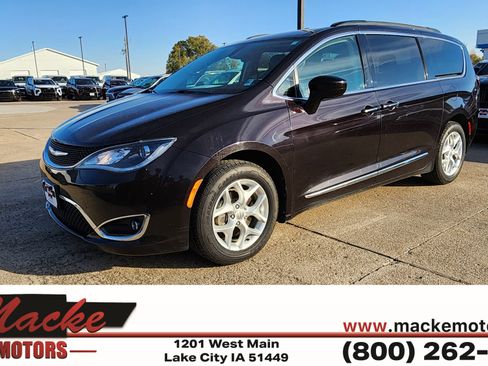 Used 2017 Chrysler Pacifica Touring-L w/ Tire & Wheel Group image 1