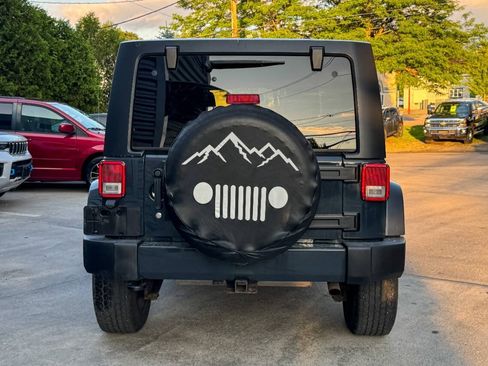 Used 2018 Jeep Wrangler Unlimited Sahara w/ Dual Top Group AWD/4WD image 4