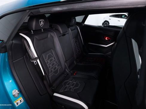 Used 2025 Lamborghini Urus SE AWD/4WD image 48