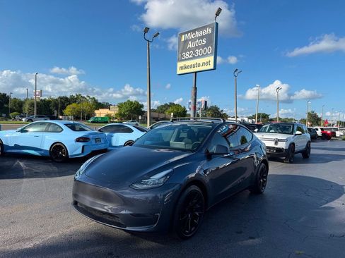 Used 2023 Tesla Model Y AWD image 1