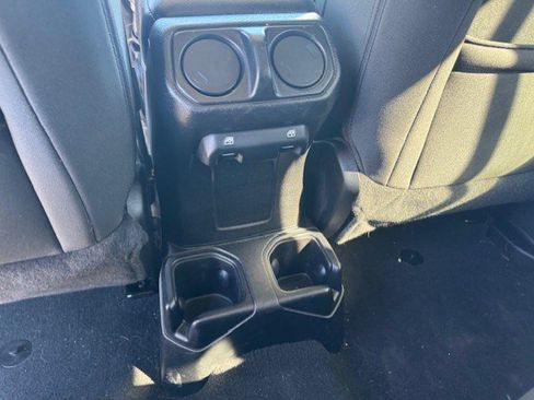 Used 2018 Jeep Wrangler Unlimited Sport S image 25