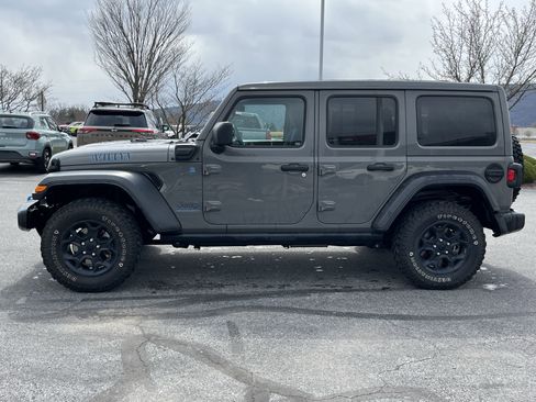 Used 2023 Jeep Wrangler Unlimited w/ Sun & Screen Package image 7