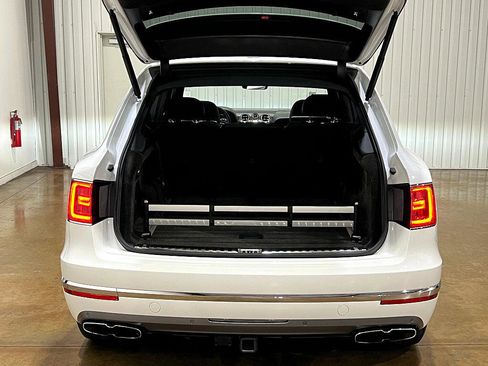Used 2019 Bentley Bentayga image 78