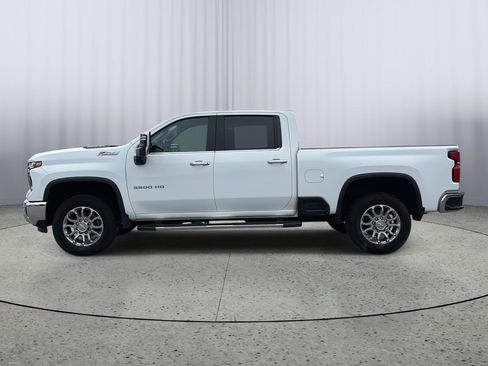 Used 2024 Chevrolet Silverado 3500 LTZ AWD/4WD image 2