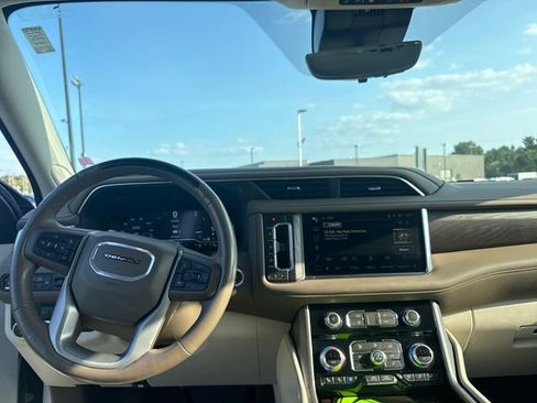 Used 2024 GMC Yukon Denali w/ Denali Reserve Package AWD/4WD image 15