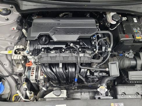 Used 2023 Hyundai Elantra Limited image 30