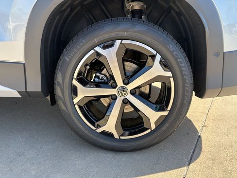 New 2026 Volkswagen Tiguan SE AWD/4WD image 7