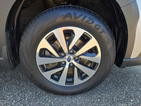 Used 2025 Subaru Outback Premium AWD/4WD image 8