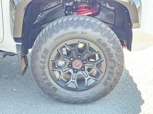 Used 2025 Toyota Tacoma TRD Pro AWD/4WD image 40