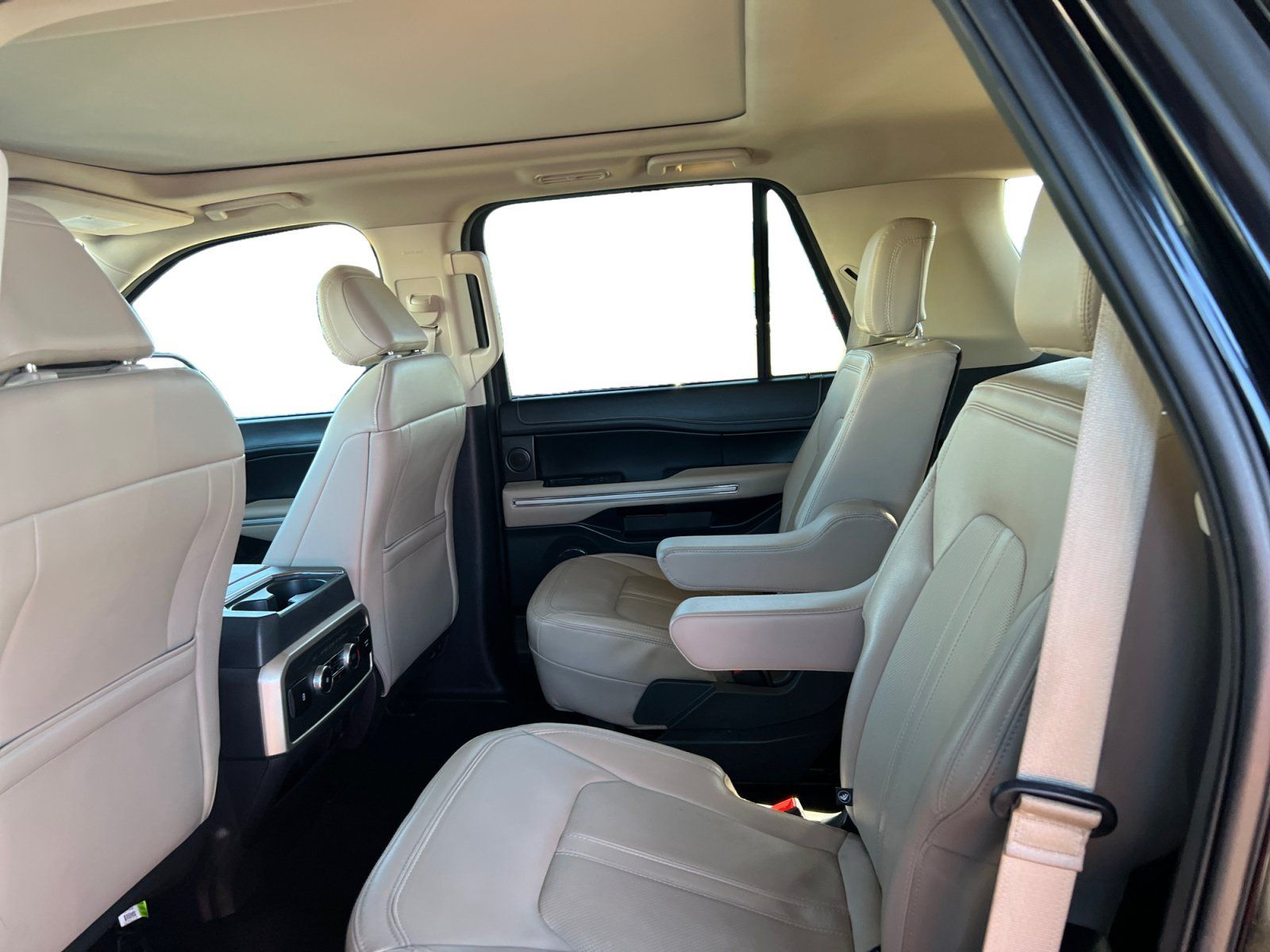 Used 2024 Ford Expedition Limited AWD/4WD image 12