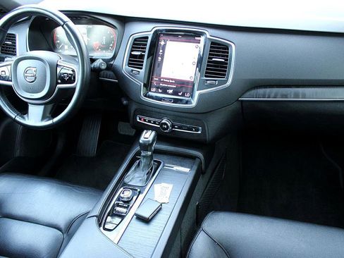 Used 2020 Volvo XC90 T6 Momentum image 20