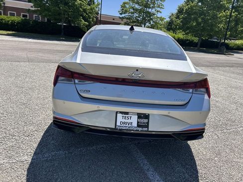 Certified 2022 Hyundai Elantra Limited FWD image 6