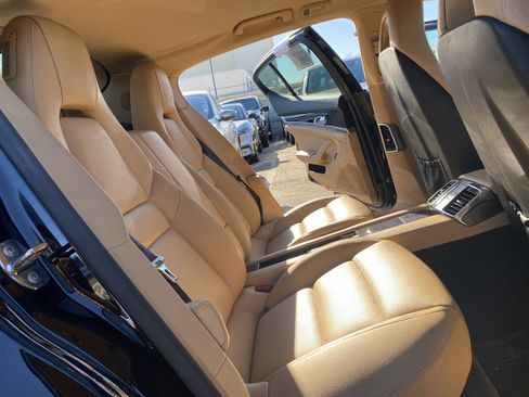 Used 2013 Porsche Panamera image 18