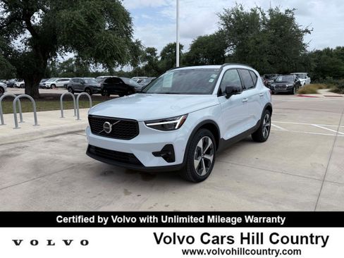 Certified 2026 Volvo XC40 B5 Plus AWD/4WD image 1