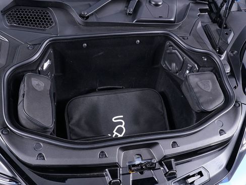 Used 2024 Lamborghini Revuelto image 18