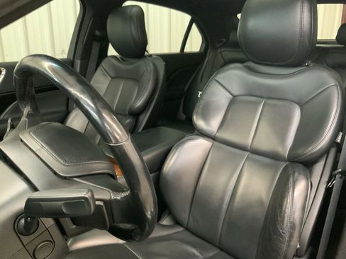 Used 2017 Lincoln Continental Select w/ Climate Package FWD image 3