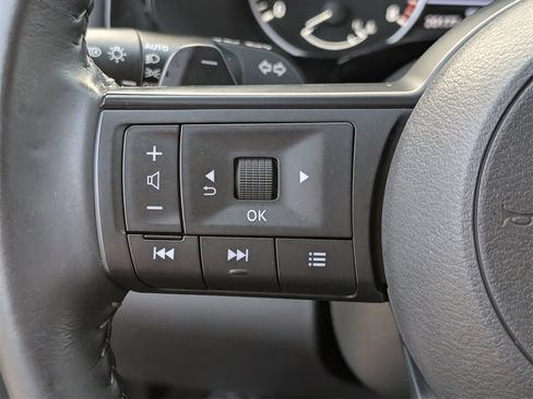 Certified 2024 Nissan Pathfinder SV image 24