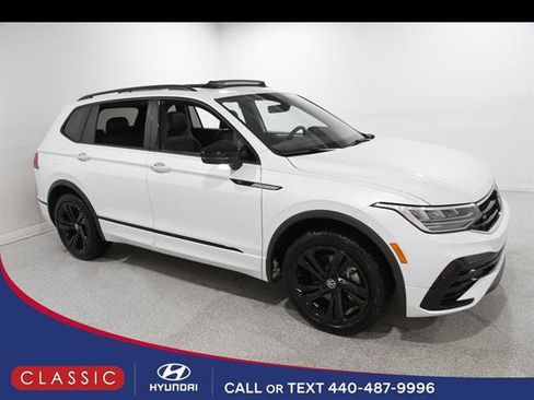 Used 2024 Volkswagen Tiguan SE R-Line image 1