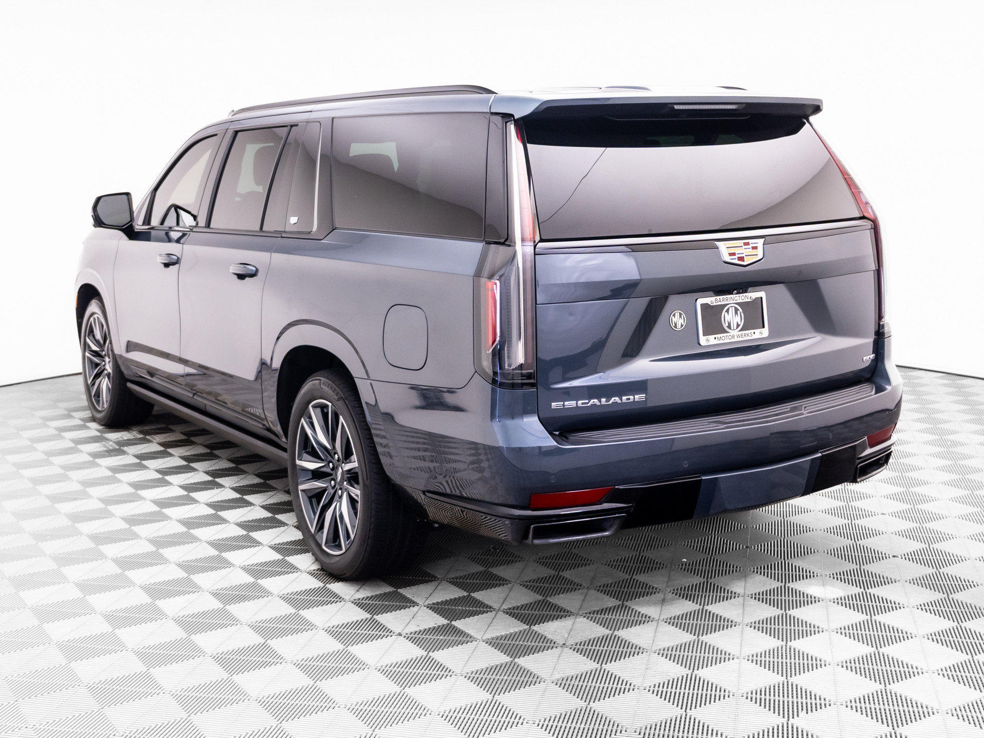 Used 2021 Cadillac Escalade ESV Sport w/ Driver Assist Tech Package AWD/4WD image 3