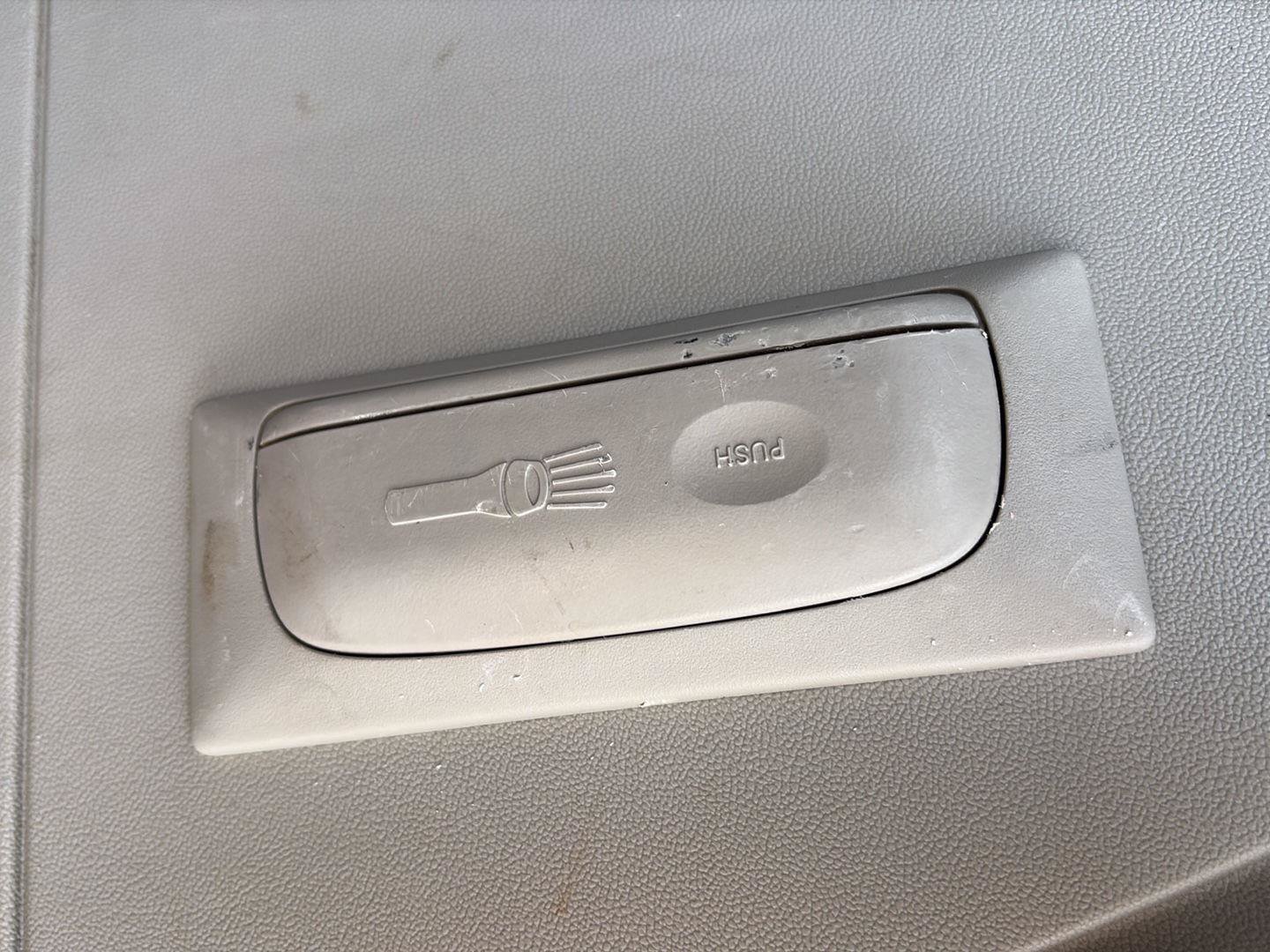Used 2013 Chrysler Town & Country Touring FWD image 20