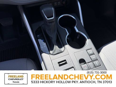 Used 2024 Toyota Highlander LE AWD/4WD image 33