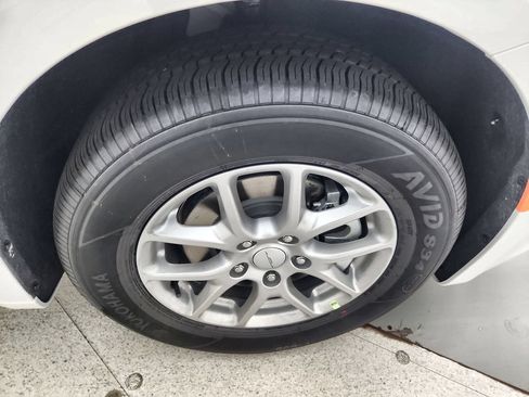 New 2027 Chrysler Pacifica LX FWD image 31