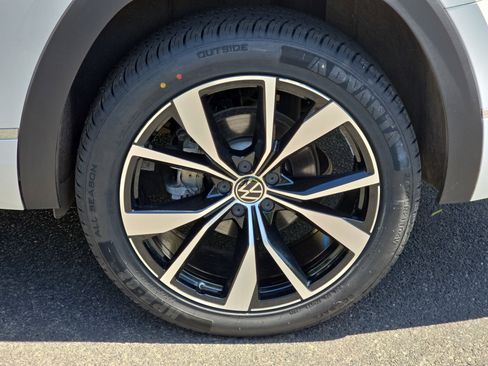 Certified 2024 Volkswagen Atlas SEL Premium R-Line AWD/4WD image 36