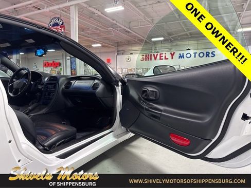 Used 2004 Chevrolet Corvette Base w/ Roof Package image 24