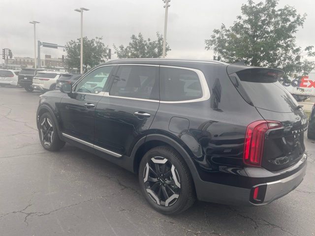 Used 2025 Kia Telluride S FWD image 3