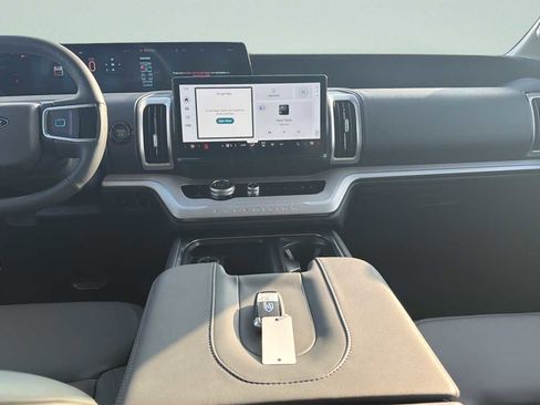 Used 2026 Ford Expedition Active image 9