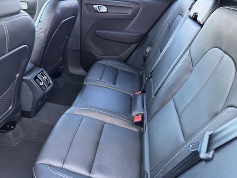 Used 2024 Volvo XC40 B5 Plus image 19