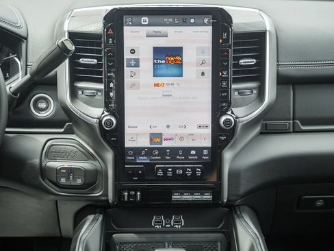 New 2026 RAM 2500 Laramie AWD/4WD image 26