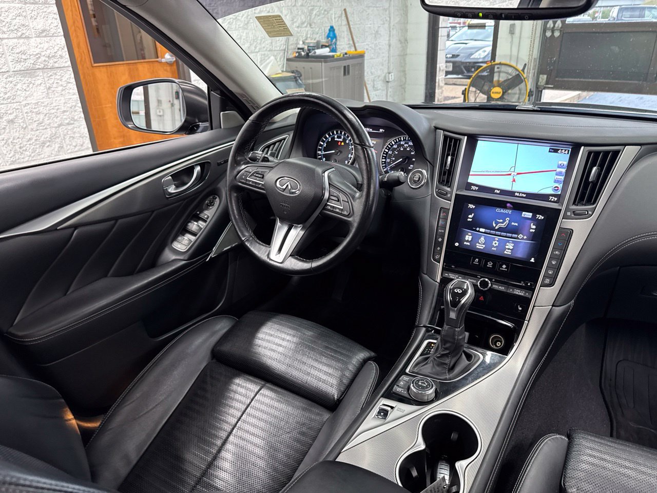 Used 2018 INFINITI Q50 Sport w/ Sensory Package (Sport) AWD/4WD image 46