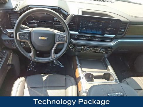 Used 2024 Chevrolet Silverado 2500 High Country w/ High Country Premium Package AWD/4WD image 3
