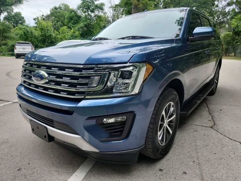 Used 2018 Ford Expedition XLT image 4