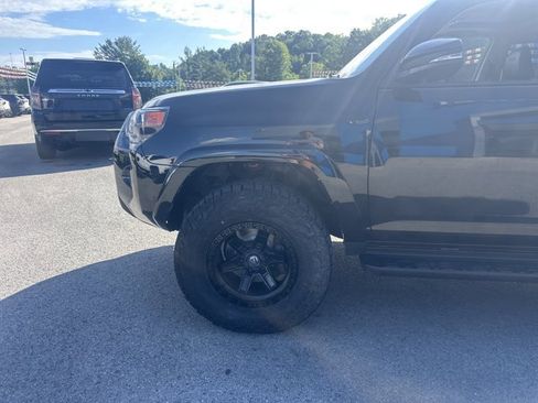 Used 2018 Toyota 4Runner TRD Off-Road Premium AWD/4WD image 10