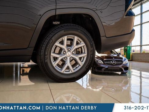 Used 2023 Jeep Grand Cherokee L Limited AWD/4WD image 33