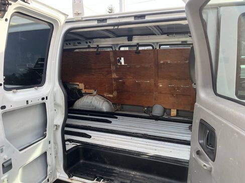 Used 2010 Chevrolet Express 3500 LS image 16