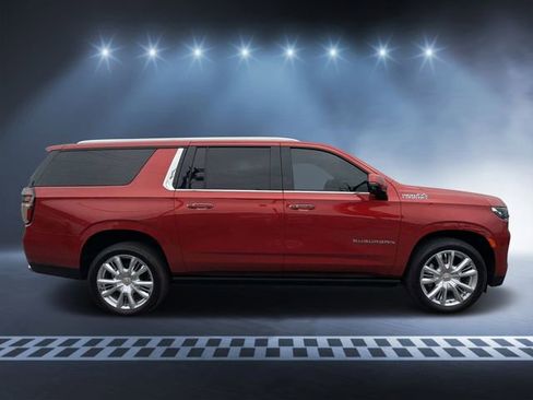 Used 2021 Chevrolet Suburban High Country RWD image 2