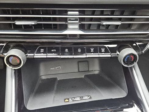 Used 2024 Chevrolet Traverse RS FWD image 20