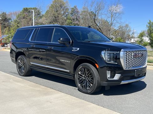 Used 2021 GMC Yukon XL Denali w/ Denali Premium Package image 1