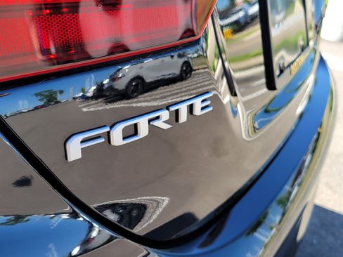 Used 2024 Kia Forte GT-Line w/ GT-Line Premium Package FWD image 7
