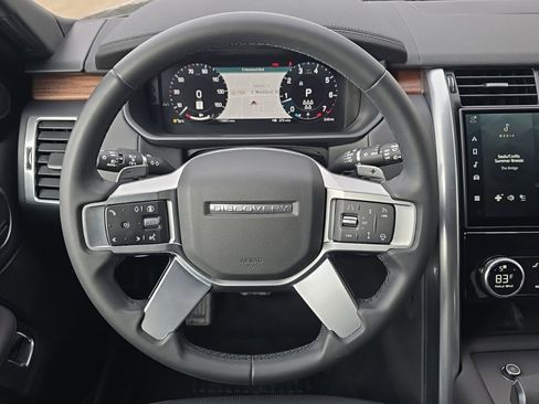 Certified 2025 Land Rover Discovery Dynamic SE image 15