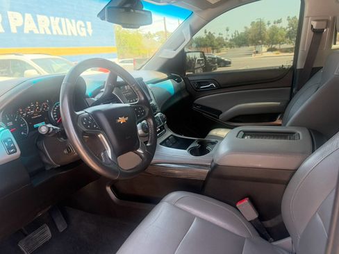 Used 2017 Chevrolet Tahoe LT w/ Luxury Package RWD image 3