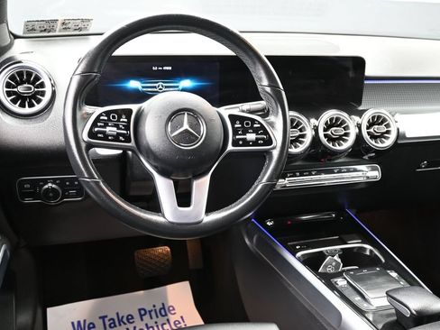 Used 2022 Mercedes-Benz GLB 250 w/ Premium Package Lite image 39