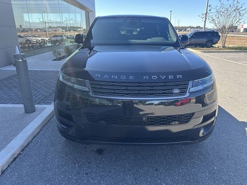 Used 2024 Land Rover Range Rover Sport SE image 2