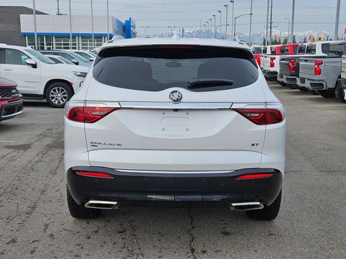 Used 2024 Buick Enclave Essence image 4